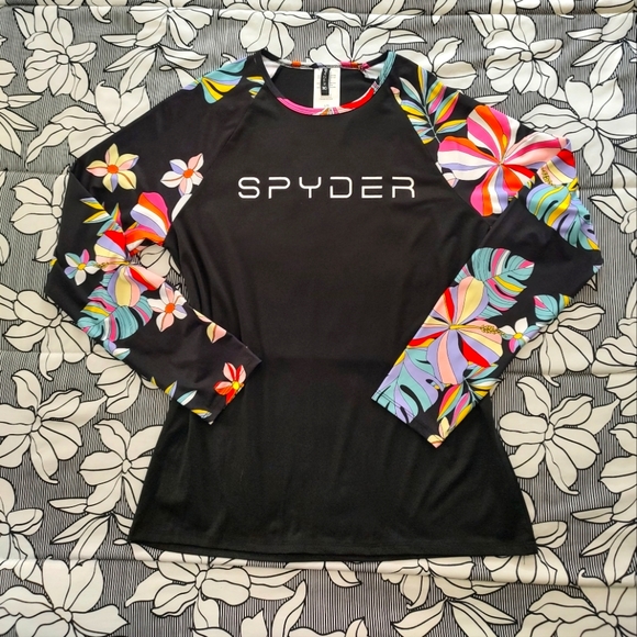 Spyder Tops - SPYDER raglan sleeve. Size Large.